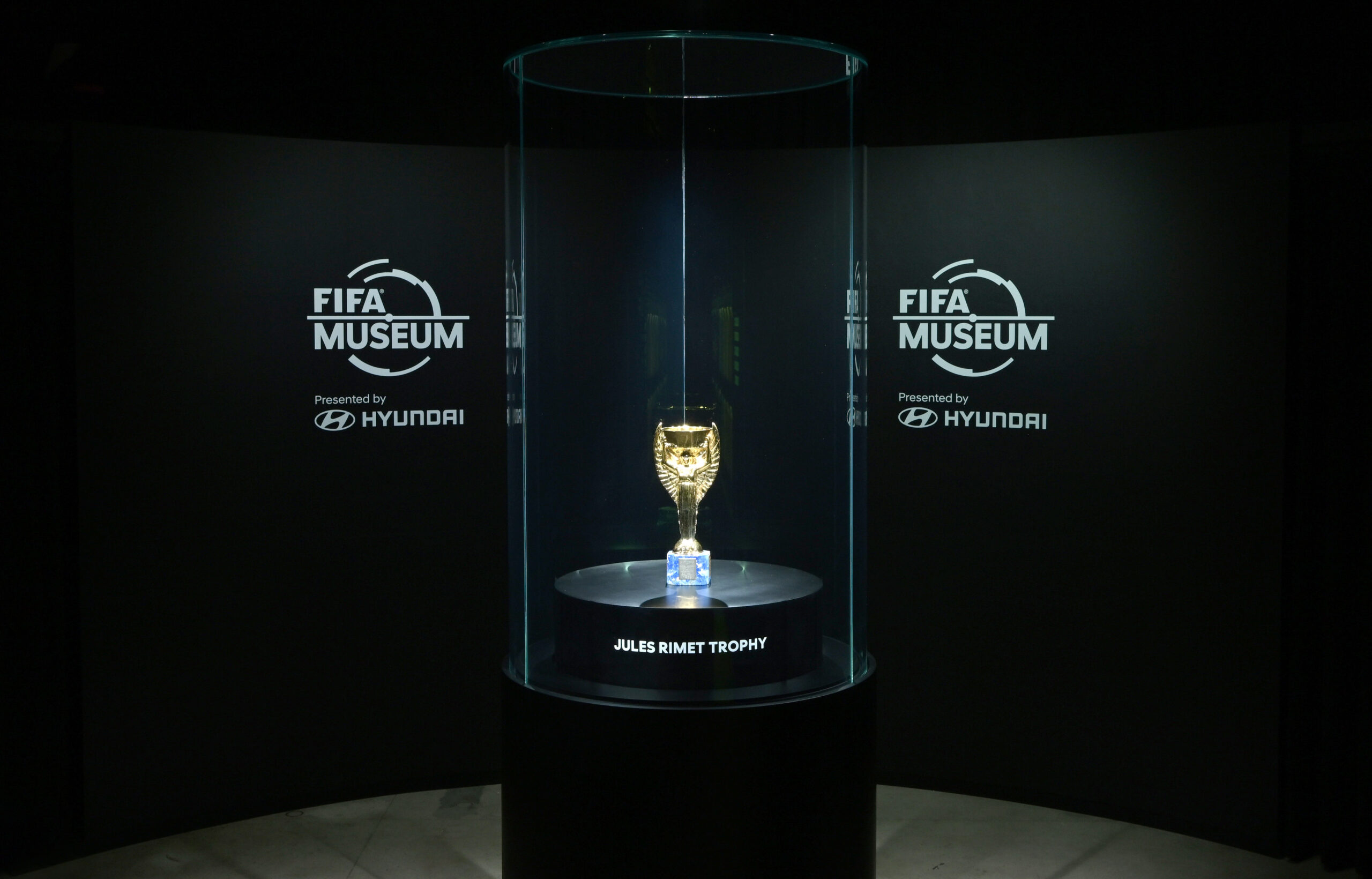 H Hyundai και το Μουσείο της FIFA παρουσιάζουν την έκθεση “Legacies of Champions” στο Rockefeller Center στα πλαίσια του FIFA World Cup 2026™